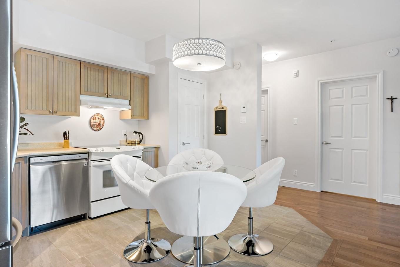 Coin-repas - 205-1440 Rue Deguire, Mont-Tremblant, QC - Indoor Photo Showing Other Room