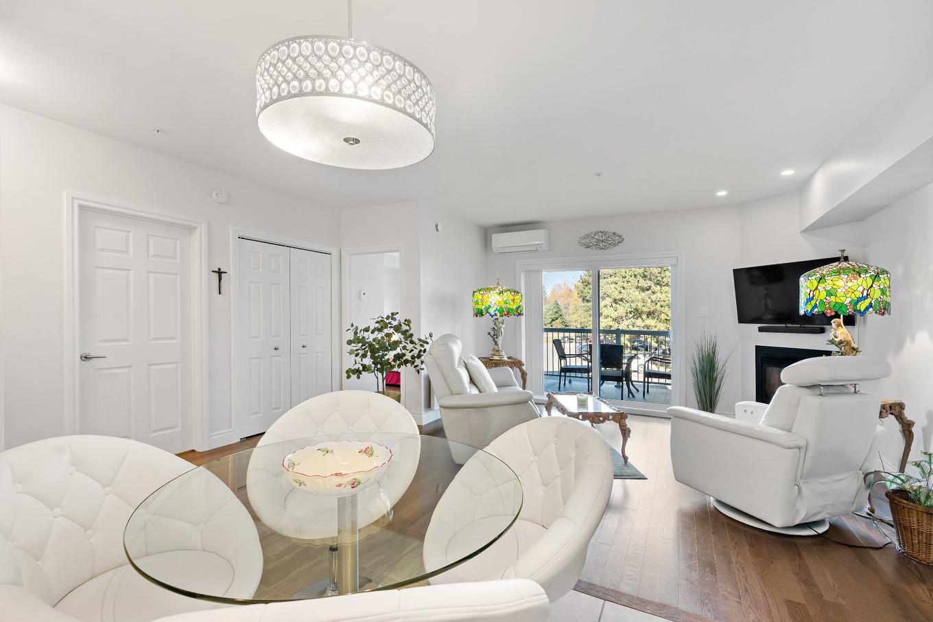 Salon - 205-1440 Rue Deguire, Mont-Tremblant, QC - Indoor Photo Showing Other Room