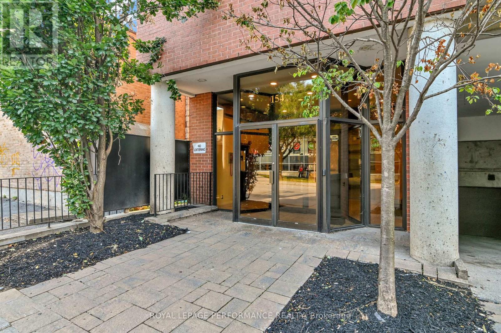 Front entrance of building - 501 - 154 Nelson Street, Ottawa, ON - Outdoor