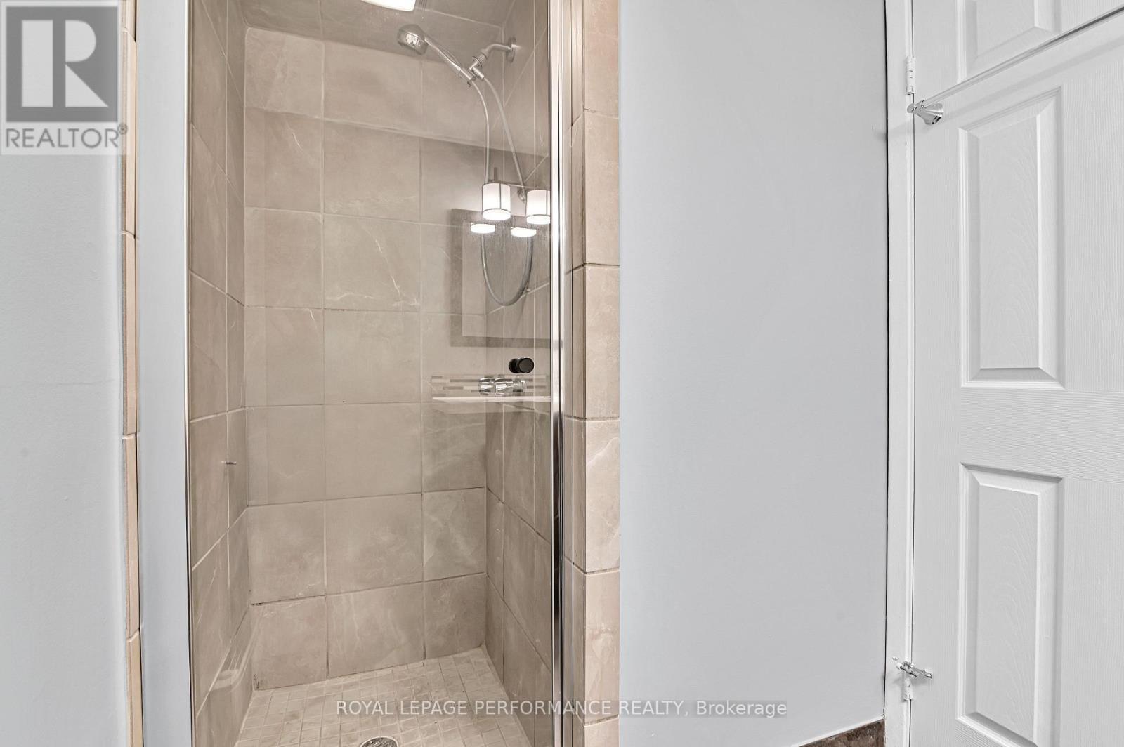 Shower in Ensuite Bathroom - 501 - 154 Nelson Street, Ottawa, ON - Indoor Photo Showing Bathroom