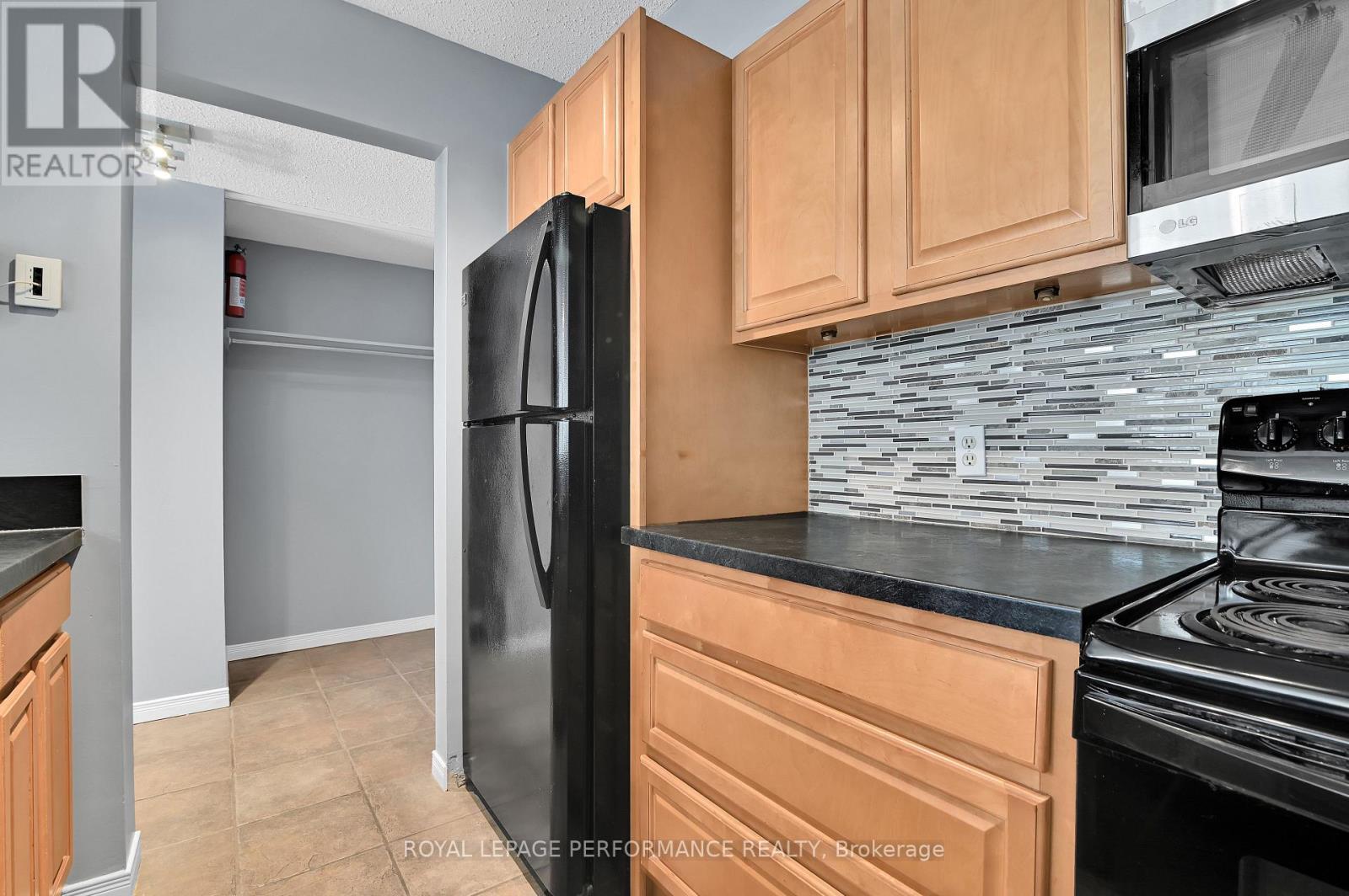 501 - 154 Nelson Street, Ottawa, ON - Indoor Photo Showing Kitchen