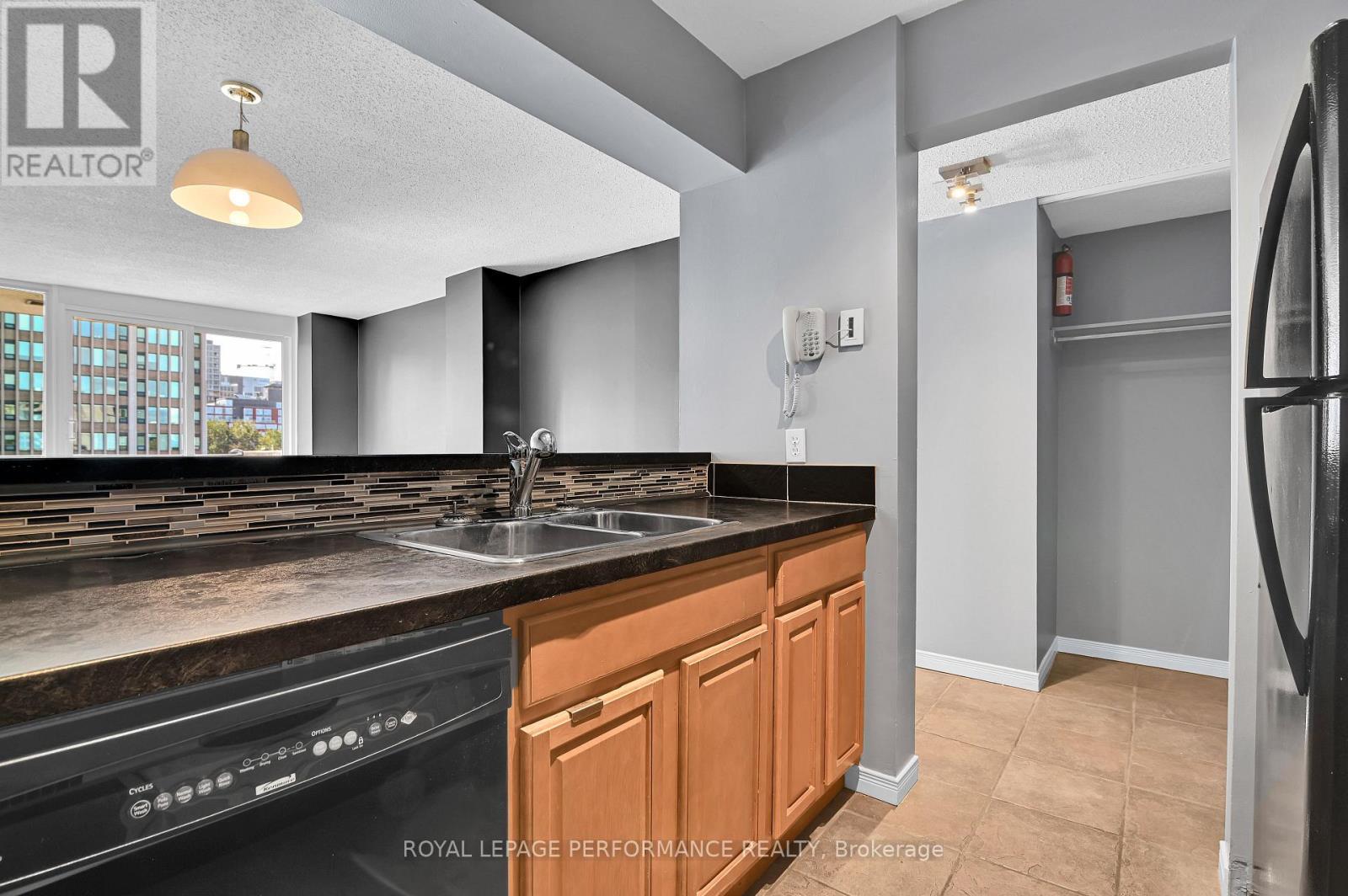Natural light comes through into Kitchen - 501 - 154 Nelson Street, Ottawa, ON - Indoor Photo Showing Kitchen With Double Sink