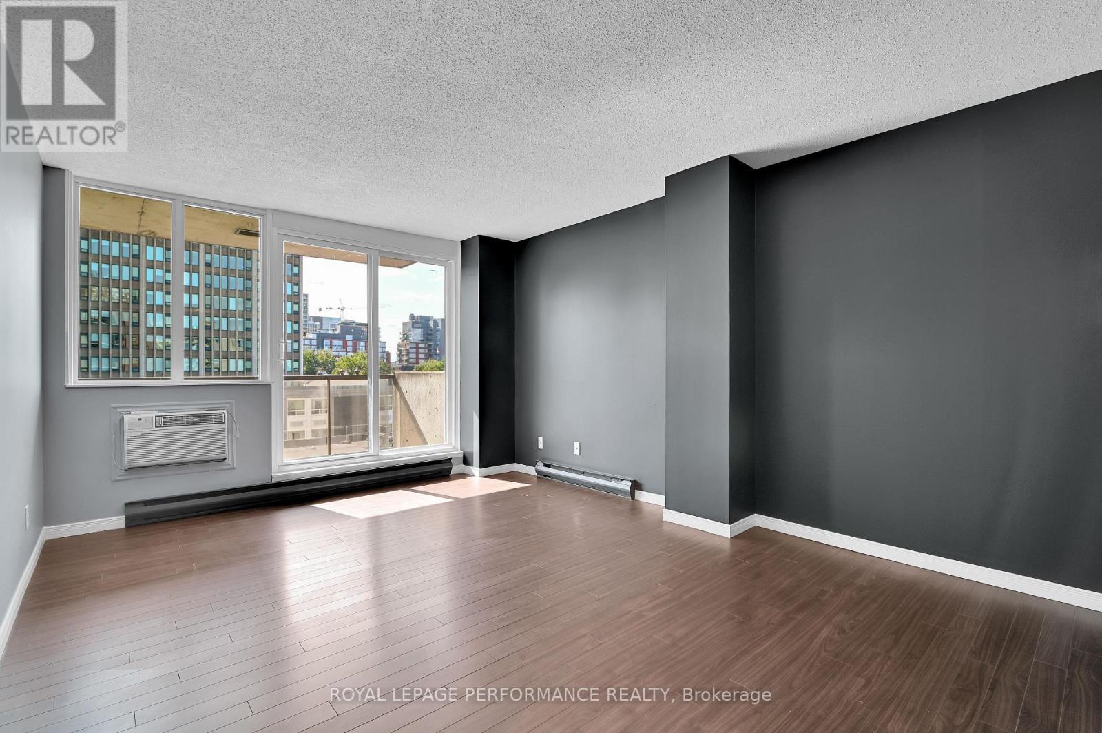 Living Rm w/sliders to balcony - 501 - 154 Nelson Street, Ottawa, ON - Indoor Photo Showing Other Room