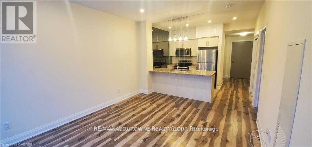 505 - 16 Concord Place, Grimsby, ON - Indoor Photo Showing Kitchen