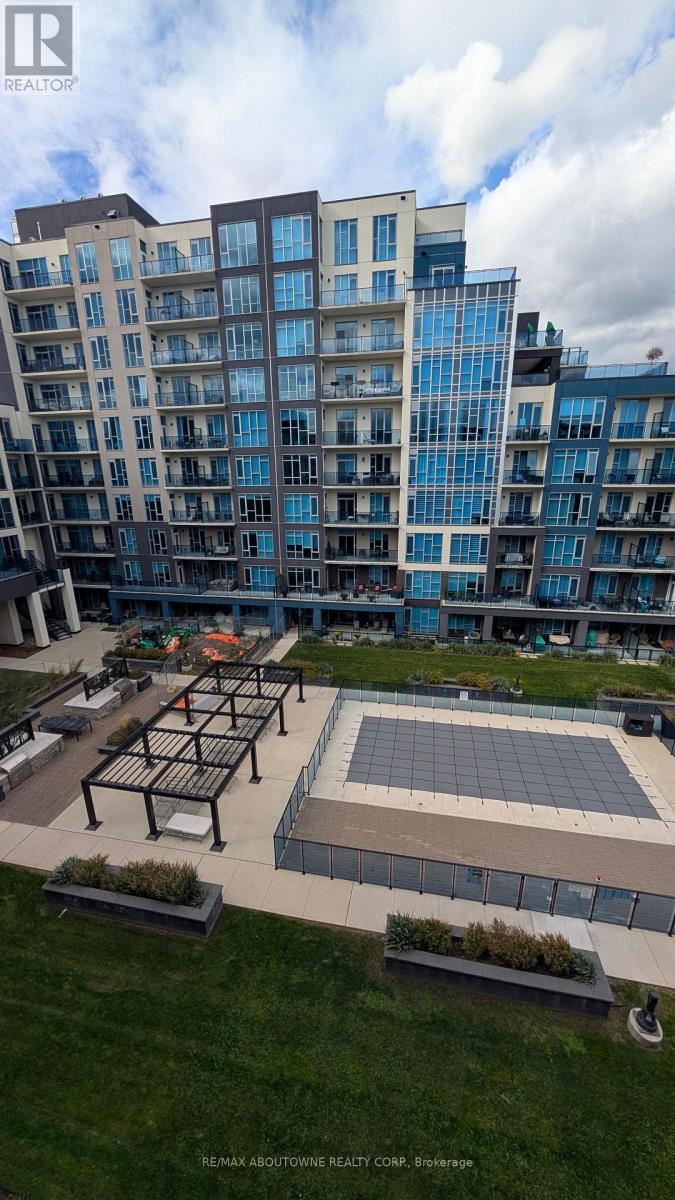 pool & BBQ area - 505 - 16 Concord Place, Grimsby, ON - Outdoor