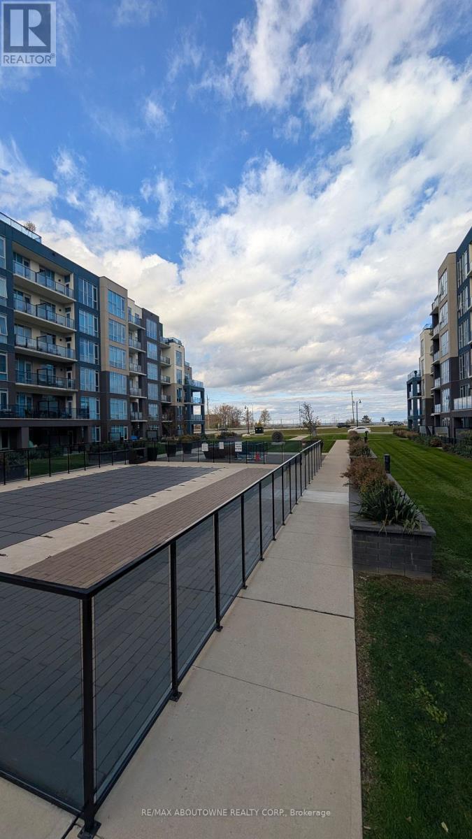 505 - 16 Concord Place, Grimsby, ON - Outdoor