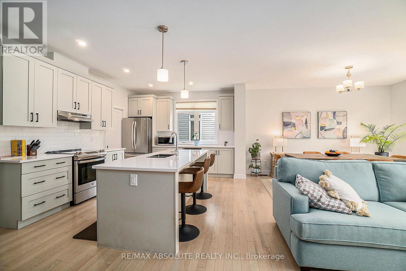 29 Mac Beattie Drive S, Arnprior, ON - Indoor Photo Showing Kitchen With Stainless Steel Kitchen With Upgraded Kitchen