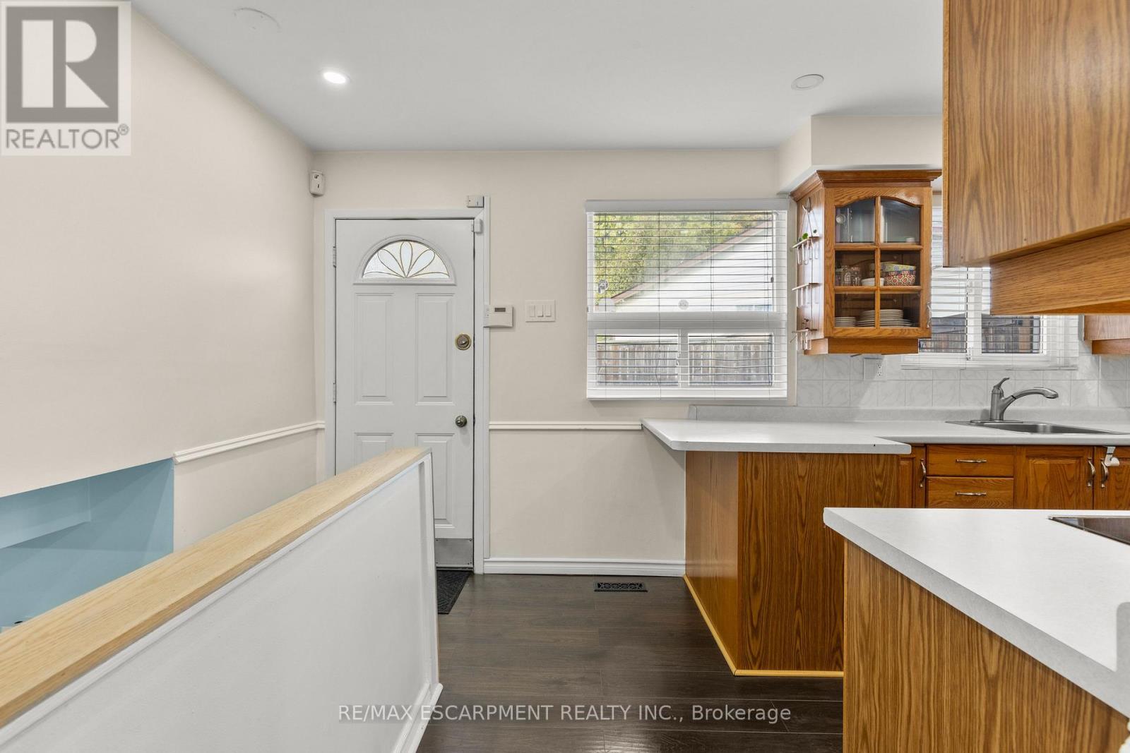 50 Gledhill Crescent, Hamilton, ON - Indoor Photo Showing Kitchen