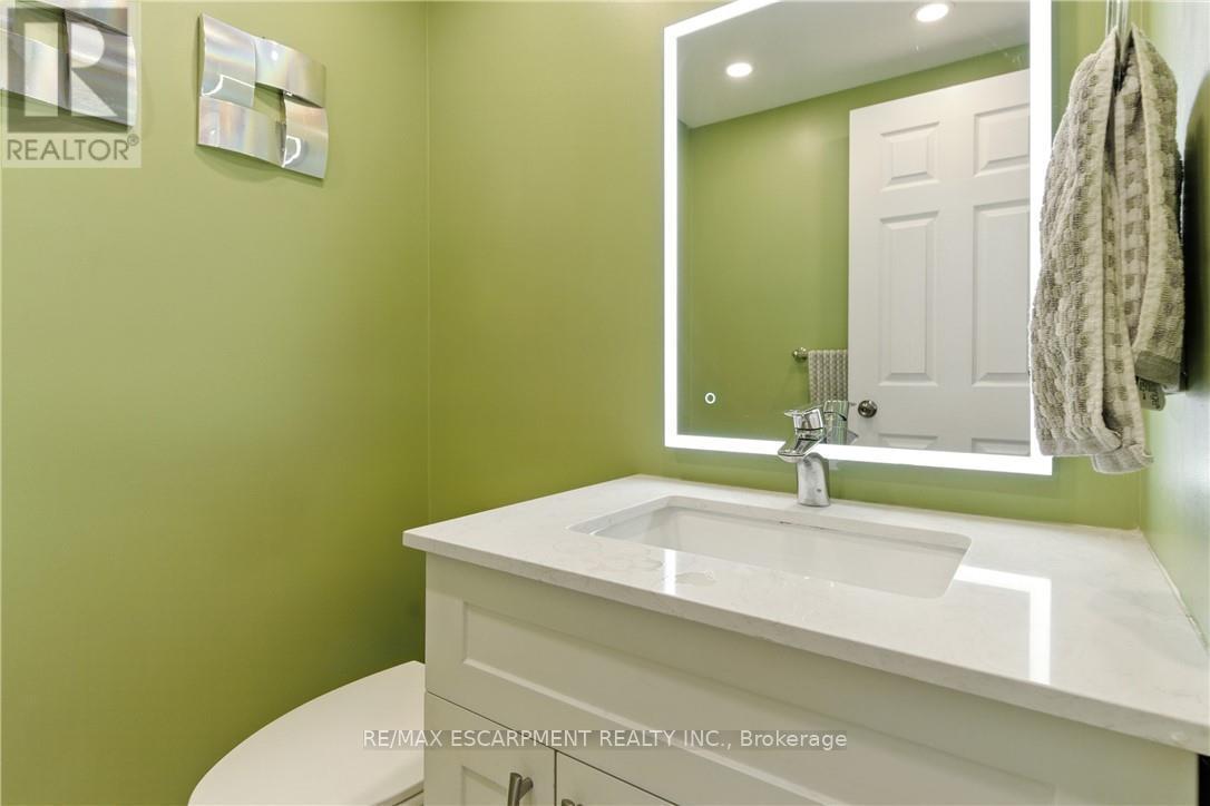 7764 Sycamore Drive, Niagara Falls, ON - Indoor Photo Showing Bathroom