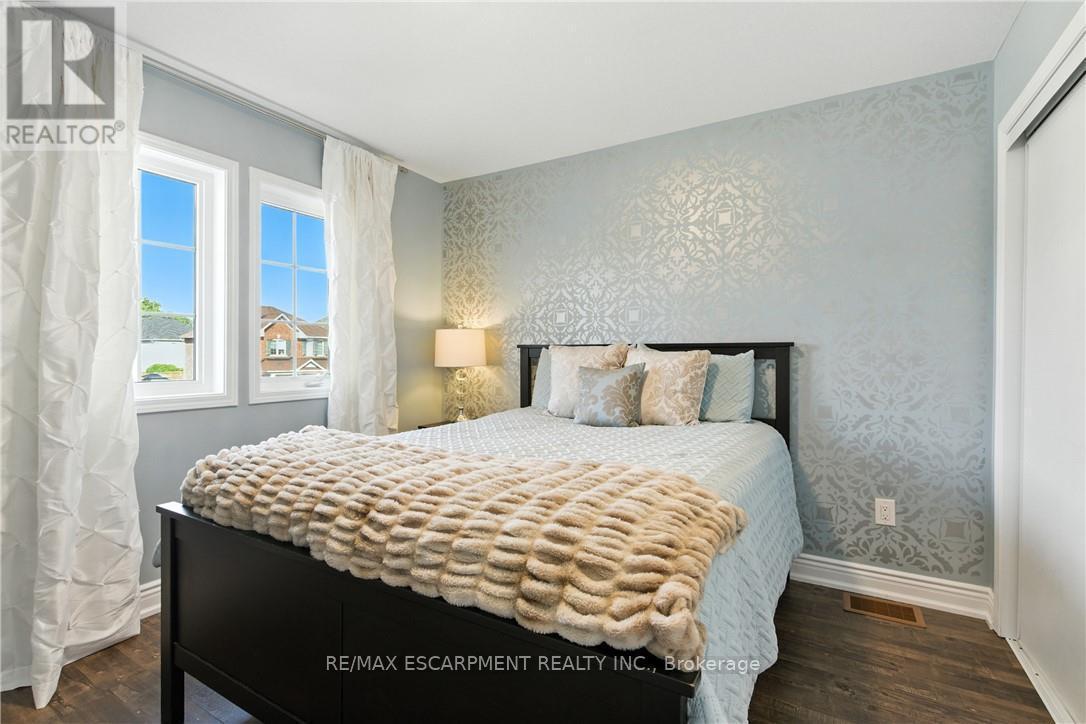 7764 Sycamore Drive, Niagara Falls, ON - Indoor Photo Showing Bedroom