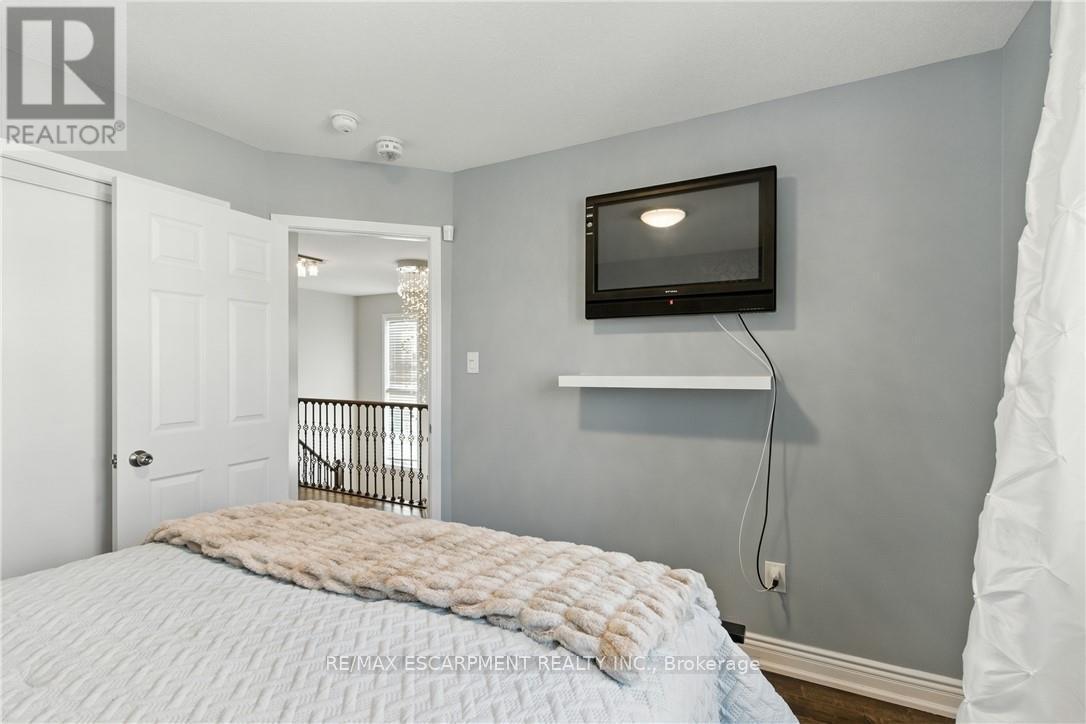 7764 Sycamore Drive, Niagara Falls, ON - Indoor Photo Showing Bedroom