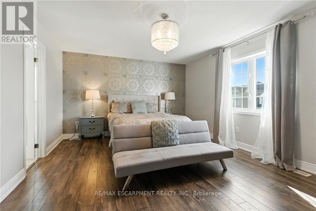 7764 Sycamore Drive, Niagara Falls, ON - Indoor Photo Showing Bedroom