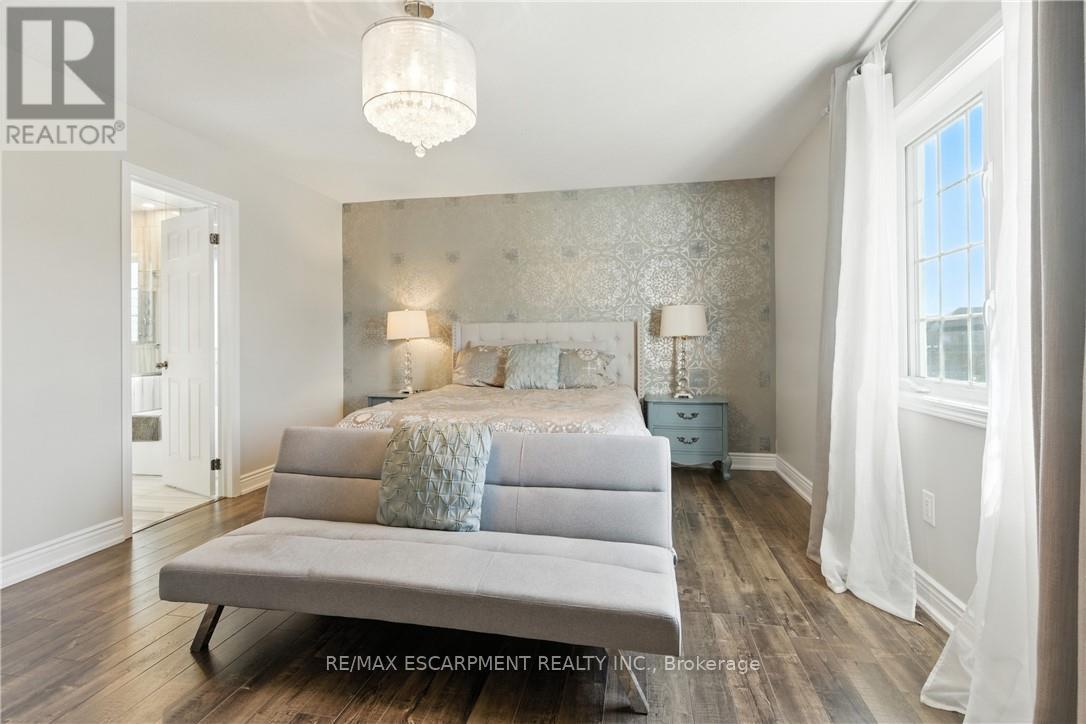 7764 Sycamore Drive, Niagara Falls, ON - Indoor Photo Showing Bedroom