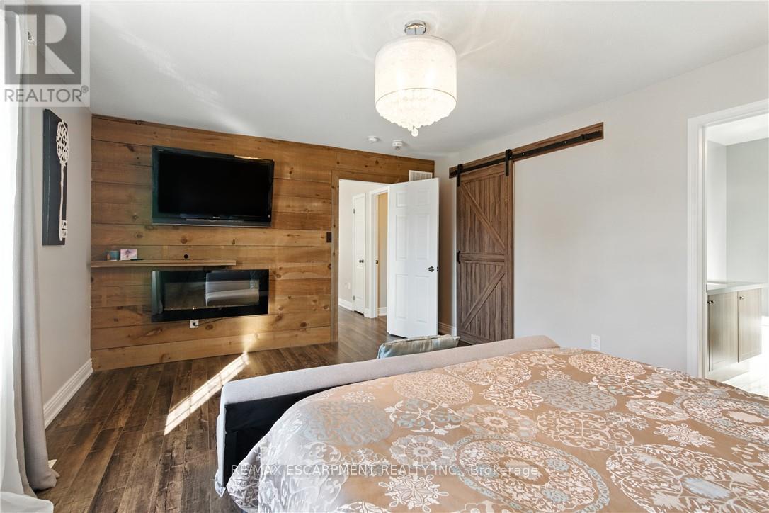 7764 Sycamore Drive, Niagara Falls, ON - Indoor Photo Showing Bedroom With Fireplace