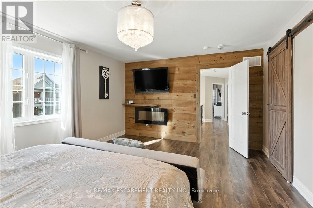 7764 Sycamore Drive, Niagara Falls, ON - Indoor Photo Showing Bedroom