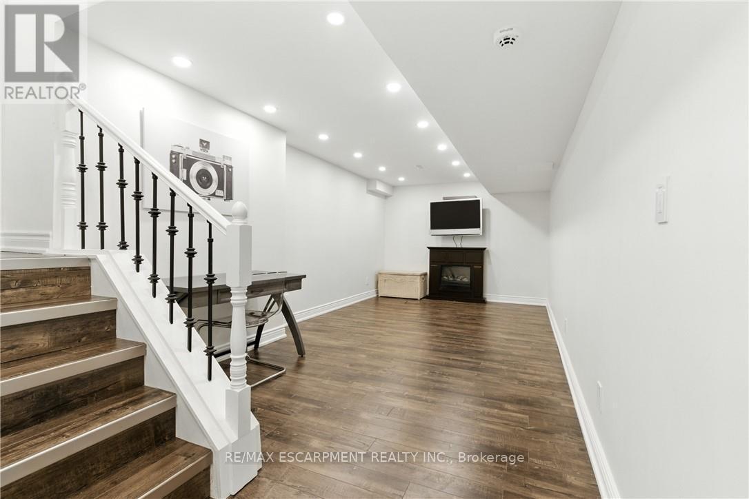 7764 Sycamore Drive, Niagara Falls, ON - Indoor Photo Showing Other Room