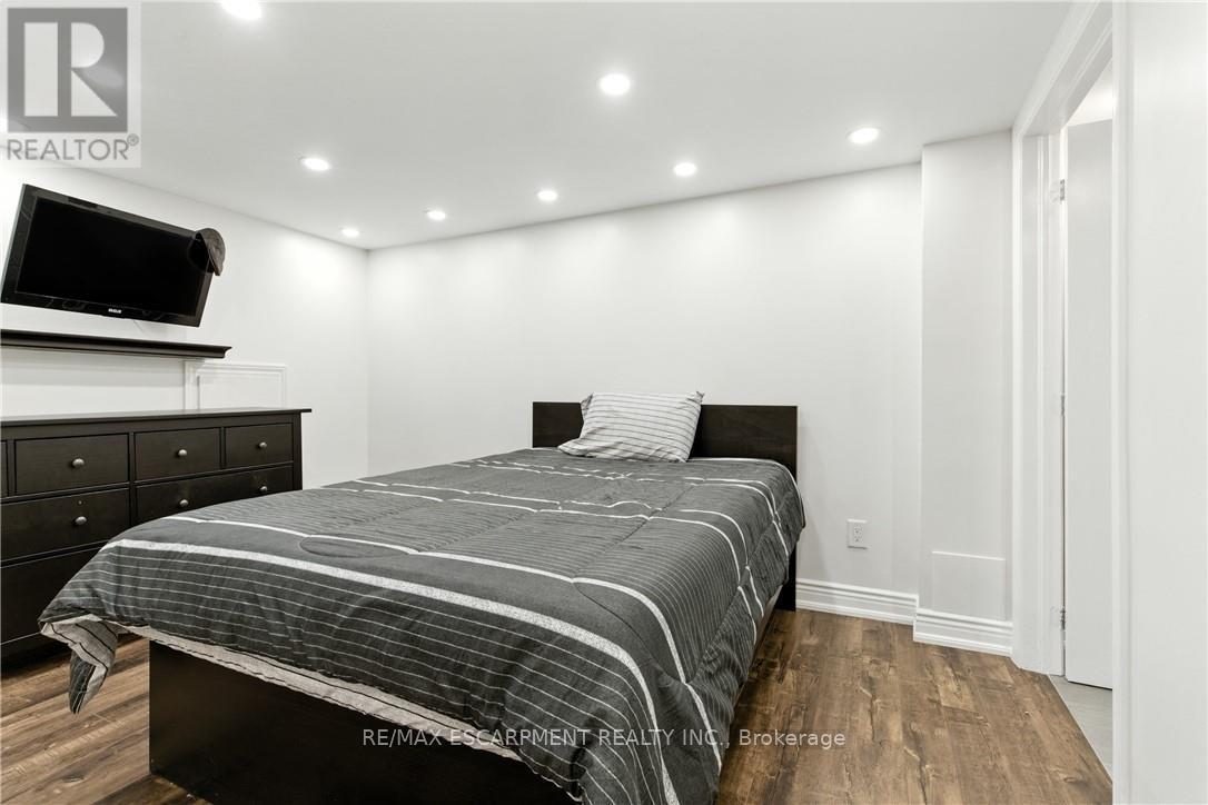 7764 Sycamore Drive, Niagara Falls, ON - Indoor Photo Showing Bedroom
