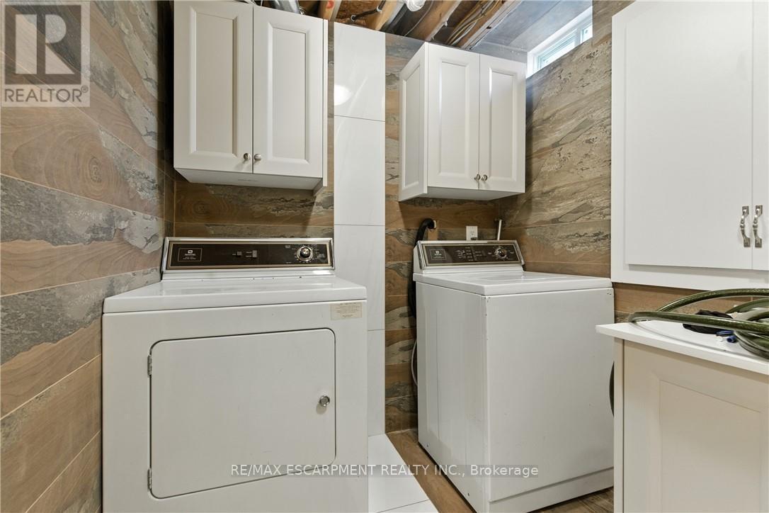 7764 Sycamore Drive, Niagara Falls, ON - Indoor Photo Showing Laundry Room