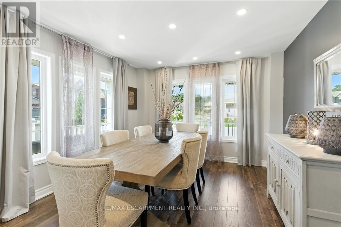 7764 Sycamore Drive, Niagara Falls, ON - Indoor Photo Showing Dining Room