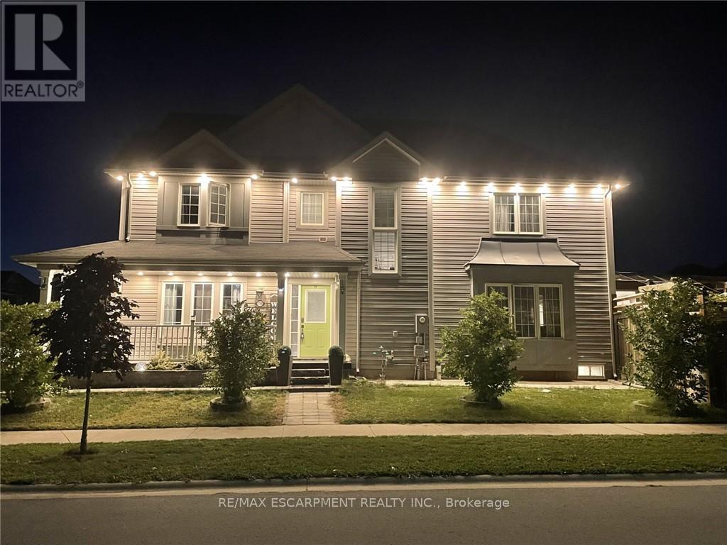 7764 Sycamore Drive, Niagara Falls, ON - With Facade