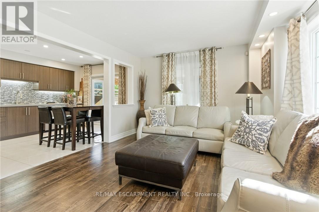 7764 Sycamore Drive, Niagara Falls, ON - Indoor Photo Showing Living Room