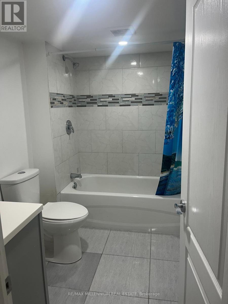 Bsmt - 18 Junewood Crescent, Brampton, ON - Indoor Photo Showing Bathroom