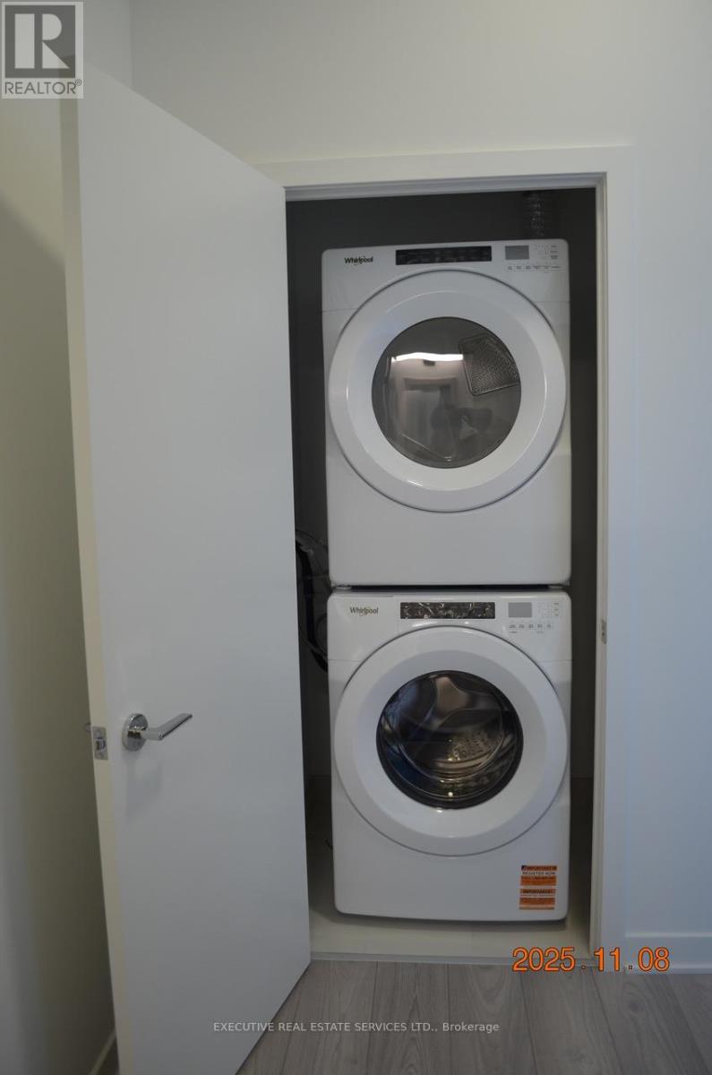 219 - 1007 The Queensway W, Toronto, ON - Indoor Photo Showing Laundry Room