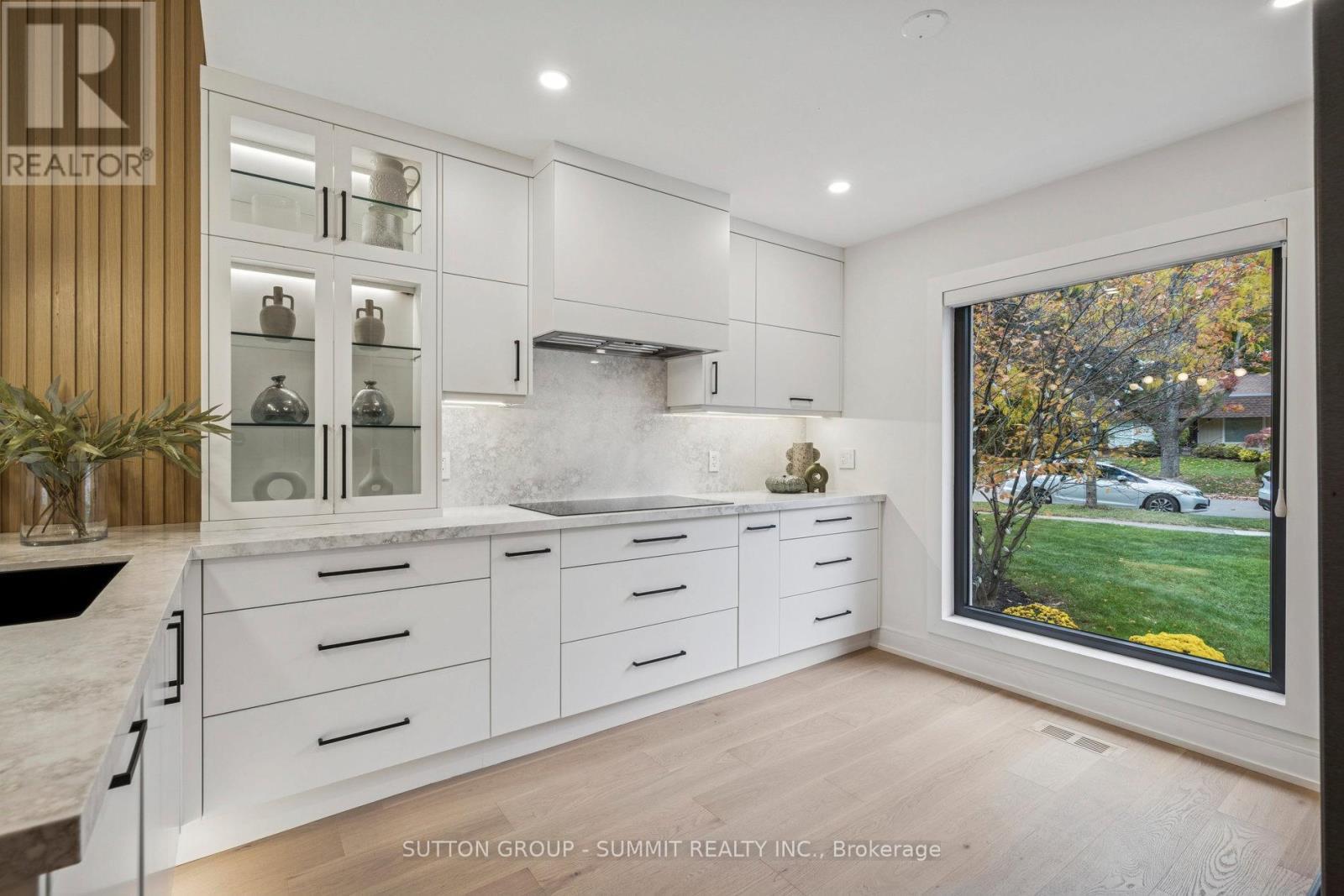 1688 Missenden Crescent, Mississauga, ON - Indoor Photo Showing Kitchen With Upgraded Kitchen