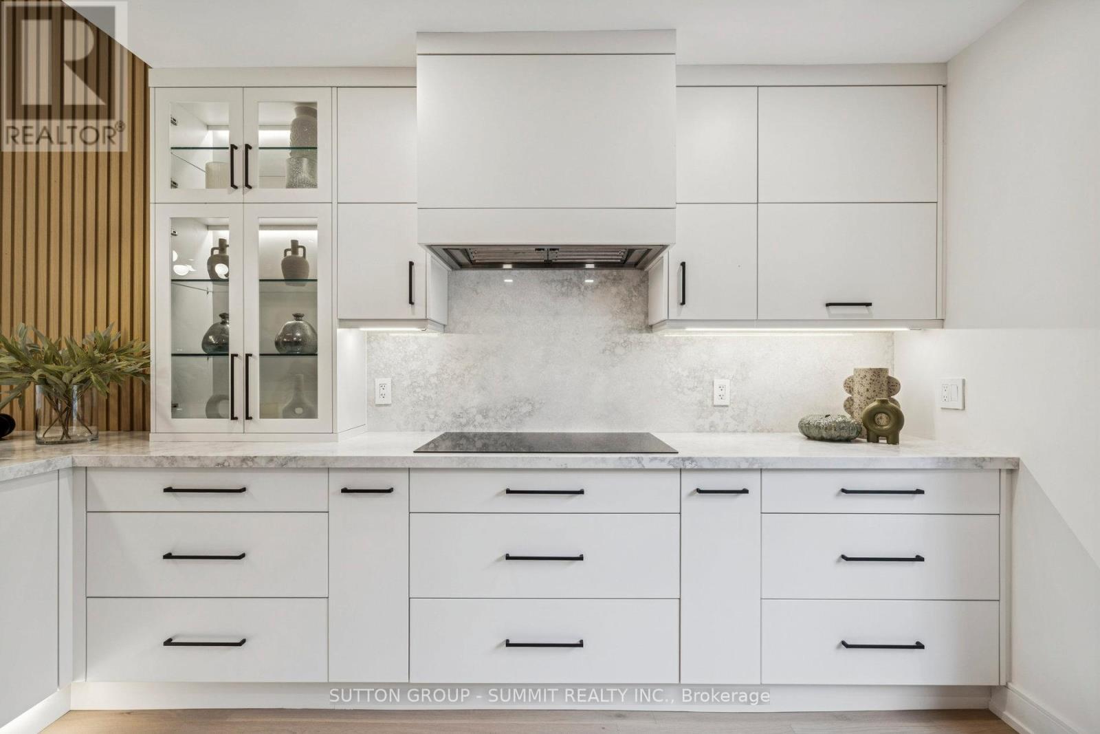 1688 Missenden Crescent, Mississauga, ON - Indoor Photo Showing Kitchen With Upgraded Kitchen