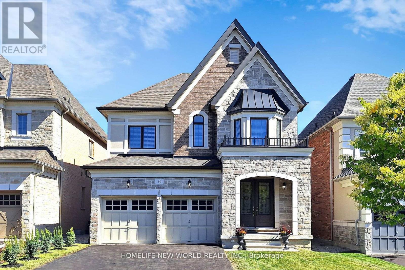 36 Strawbridge Farm Drive, Aurora, ON - Outdoor With Facade