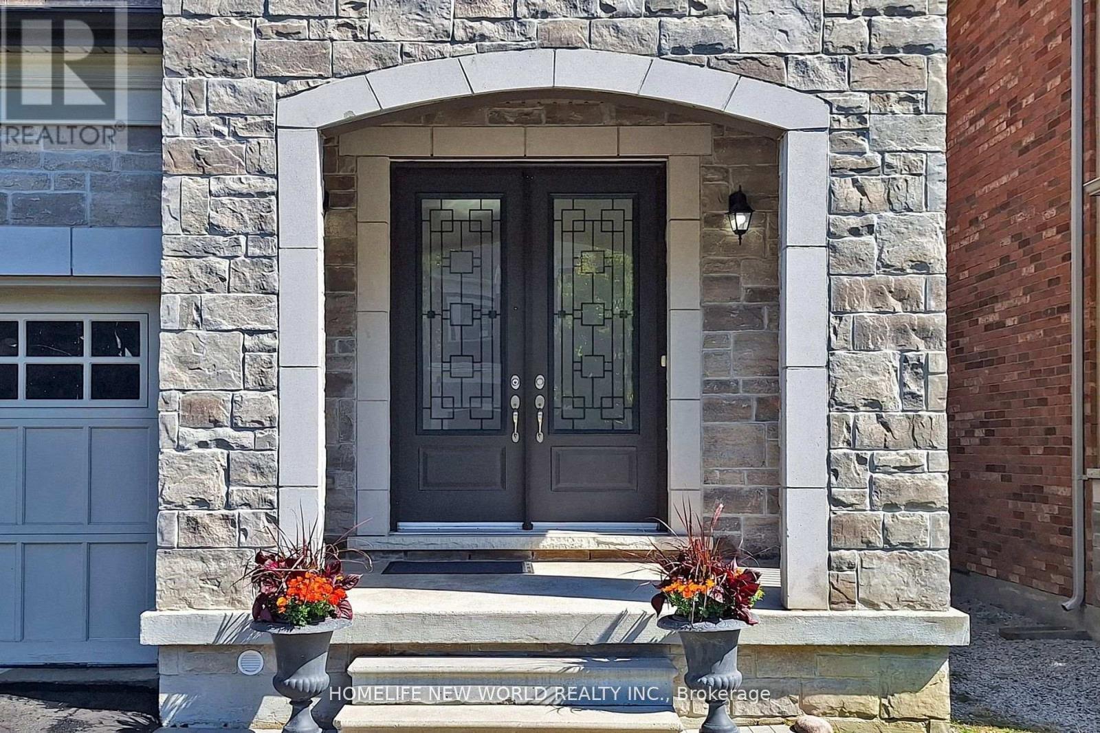 36 Strawbridge Farm Drive, Aurora, ON - Outdoor