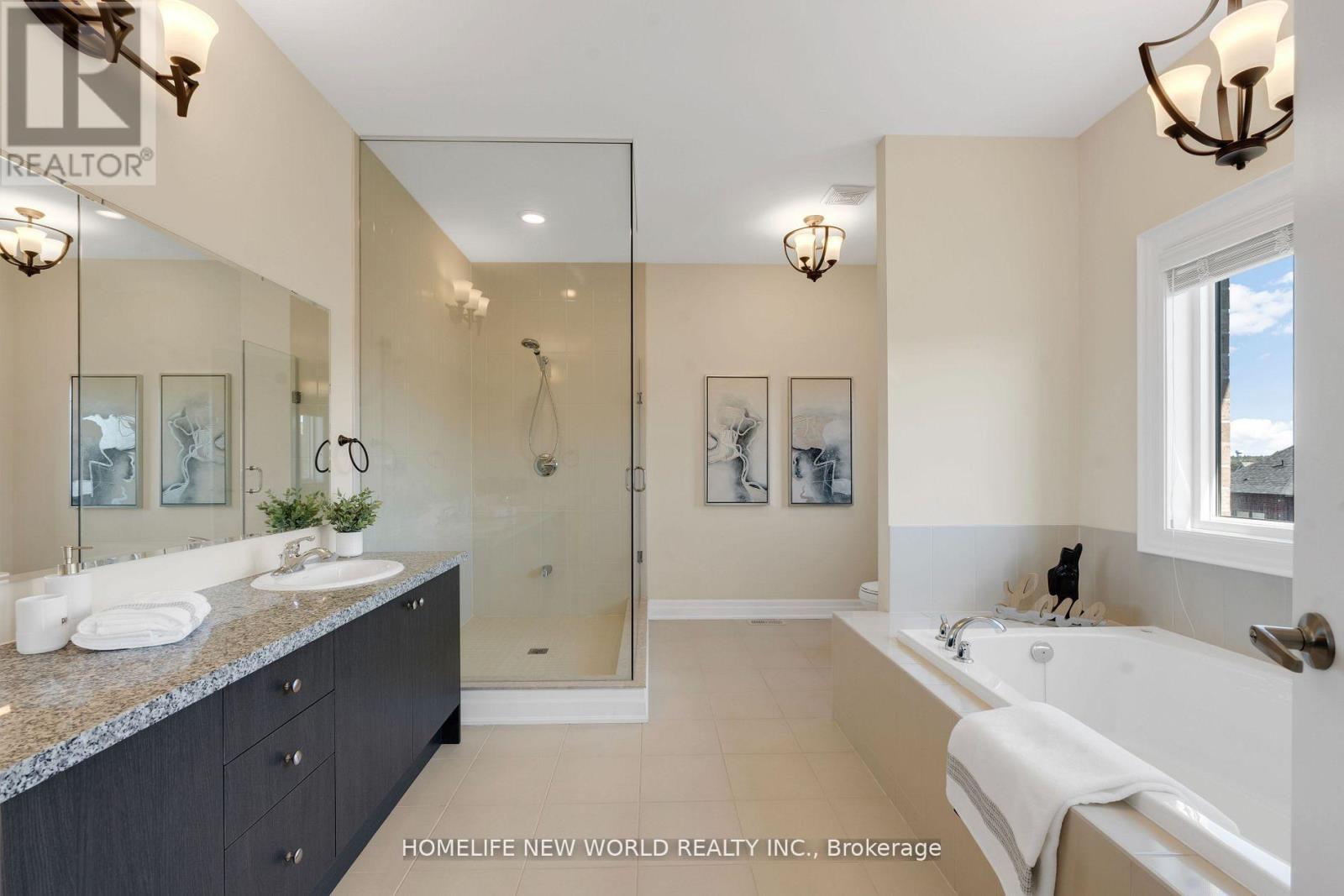 36 Strawbridge Farm Drive, Aurora, ON - Indoor Photo Showing Bathroom