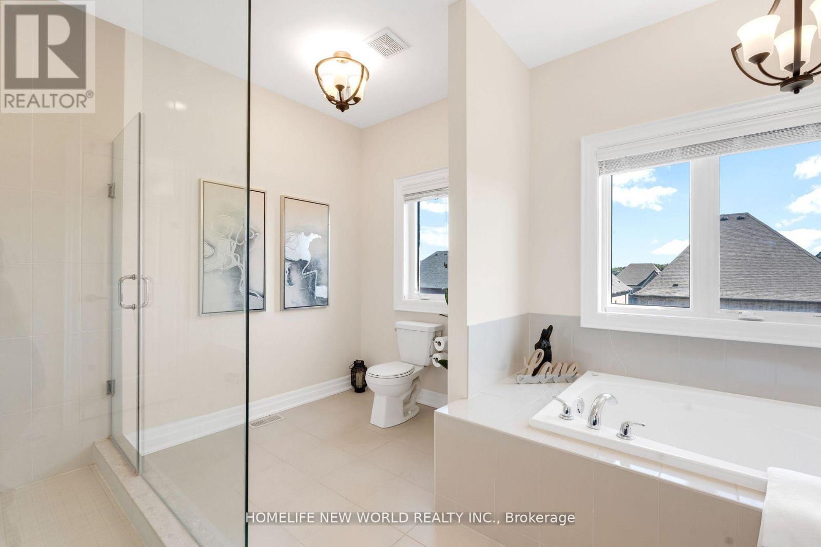 36 Strawbridge Farm Drive, Aurora, ON - Indoor Photo Showing Bathroom