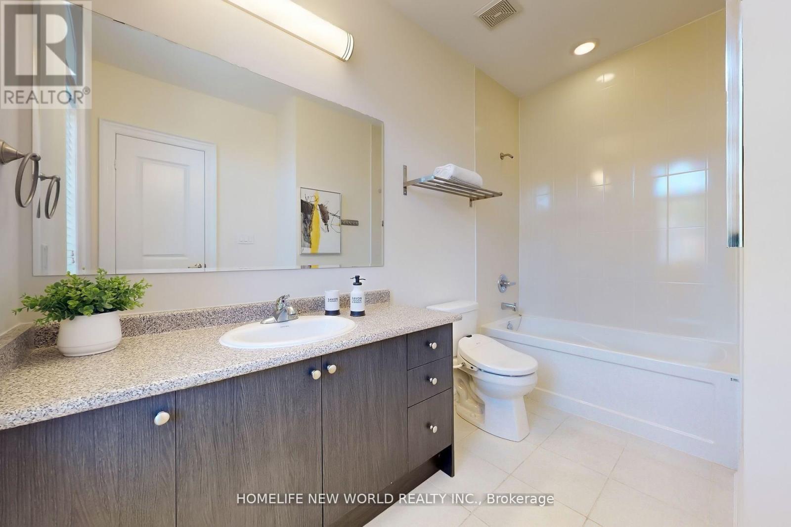 36 Strawbridge Farm Drive, Aurora, ON - Indoor Photo Showing Bathroom