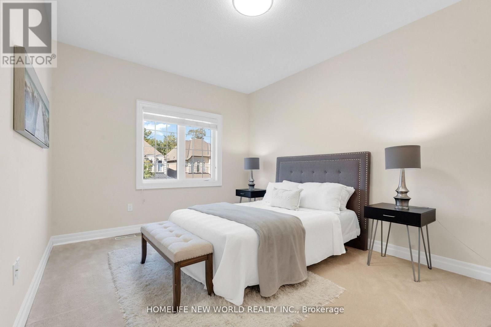 36 Strawbridge Farm Drive, Aurora, ON - Indoor Photo Showing Bedroom