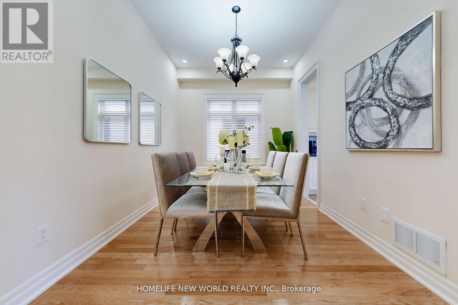 36 Strawbridge Farm Drive, Aurora, ON - Indoor Photo Showing Dining Room