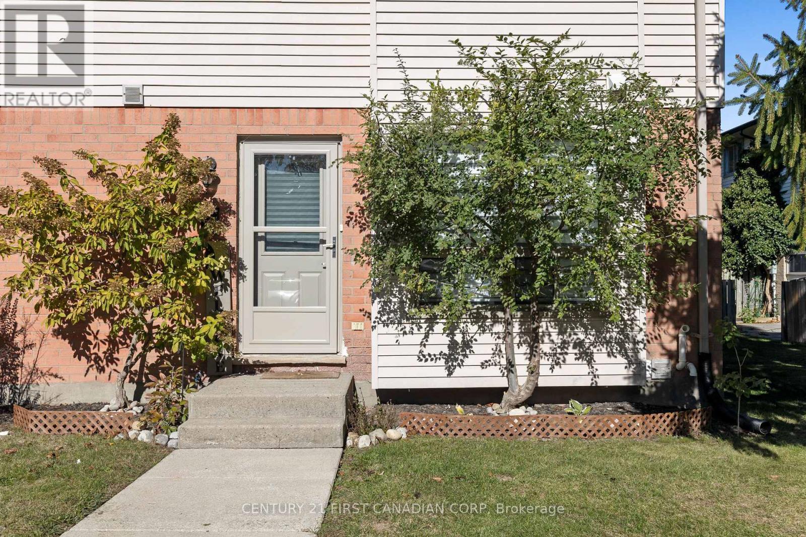 53 - 355 Sandringham Crescent, London South (South R), ON - Outdoor