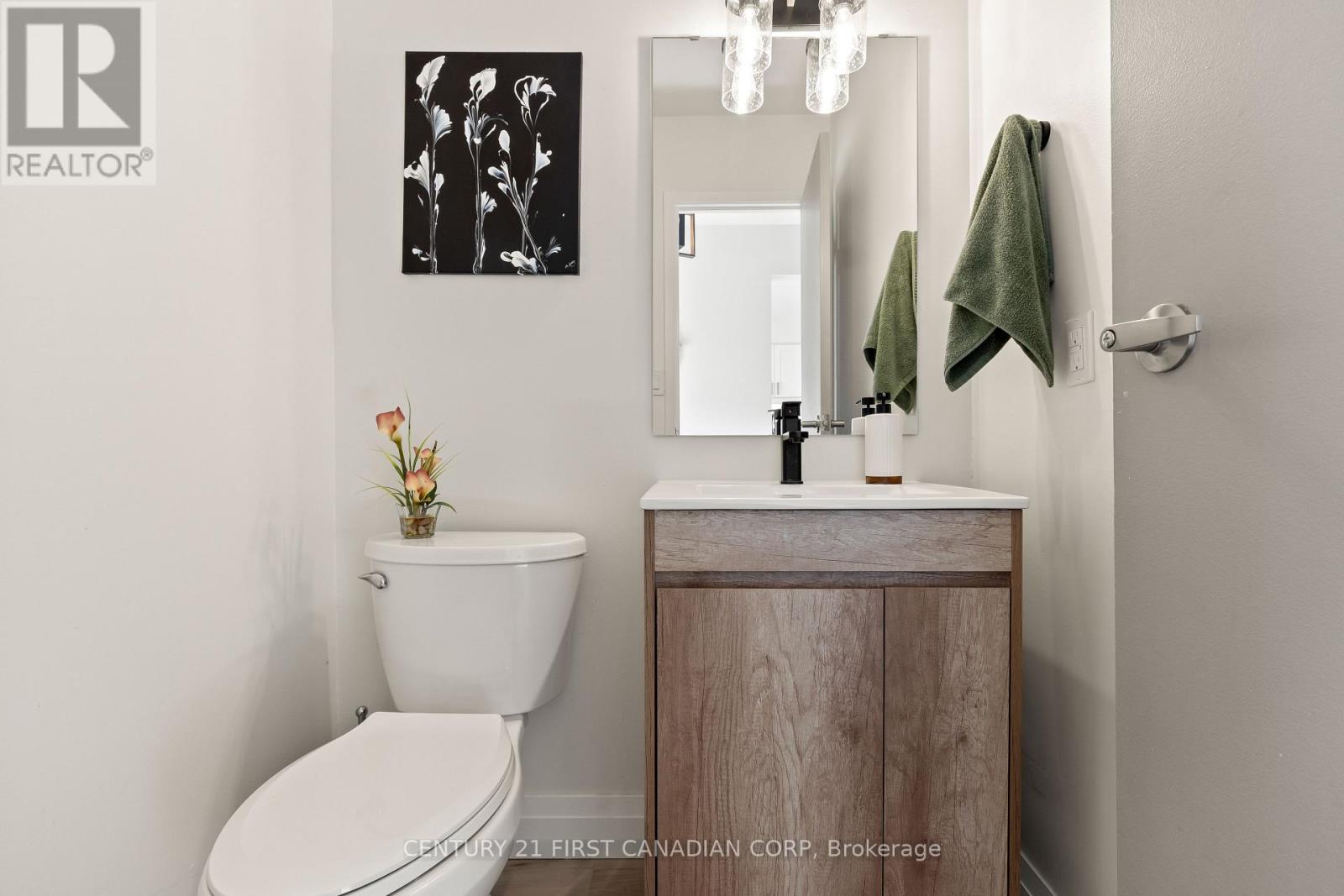 53 - 355 Sandringham Crescent, London South (South R), ON - Indoor Photo Showing Bathroom
