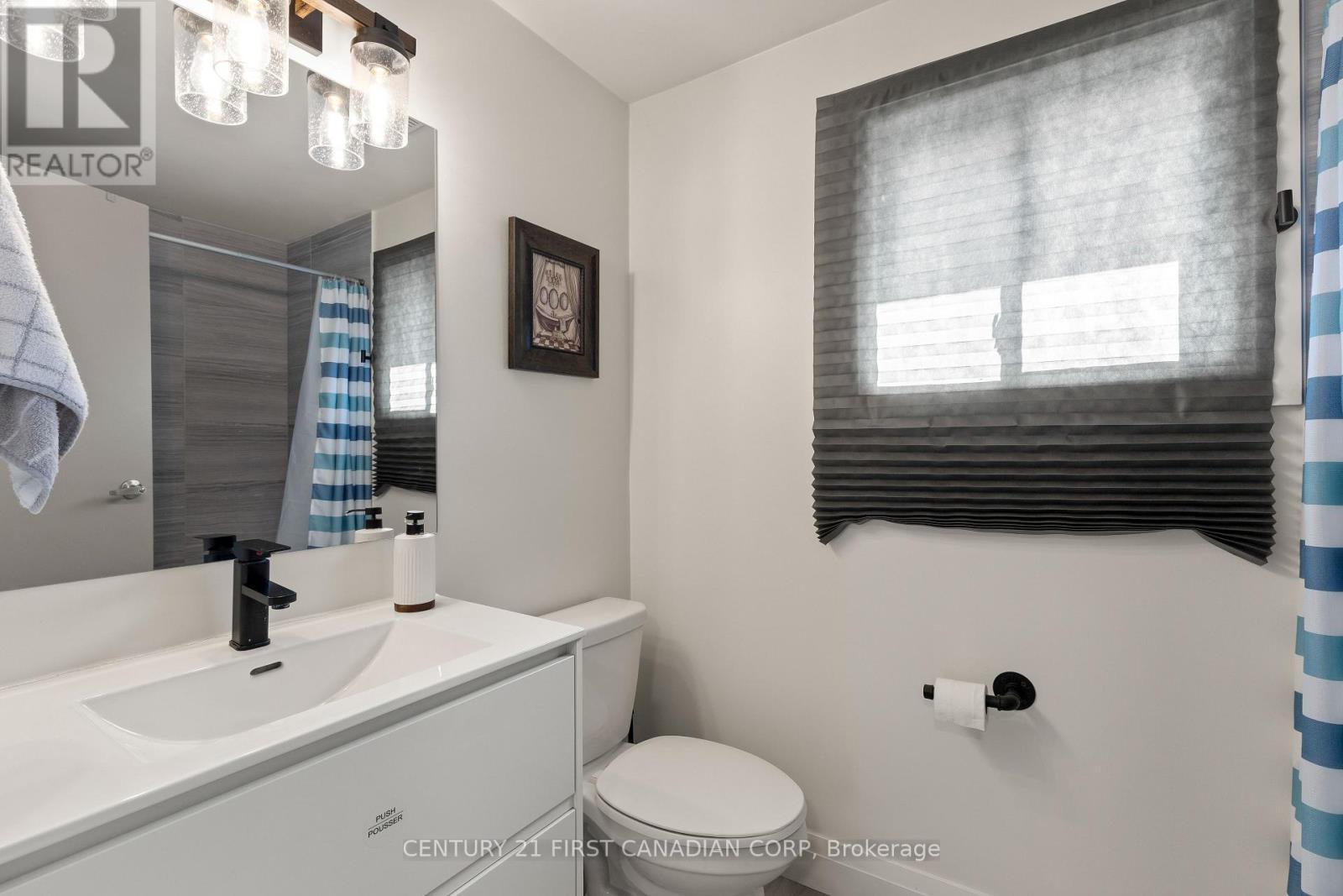 53 - 355 Sandringham Crescent, London South (South R), ON - Indoor Photo Showing Bathroom