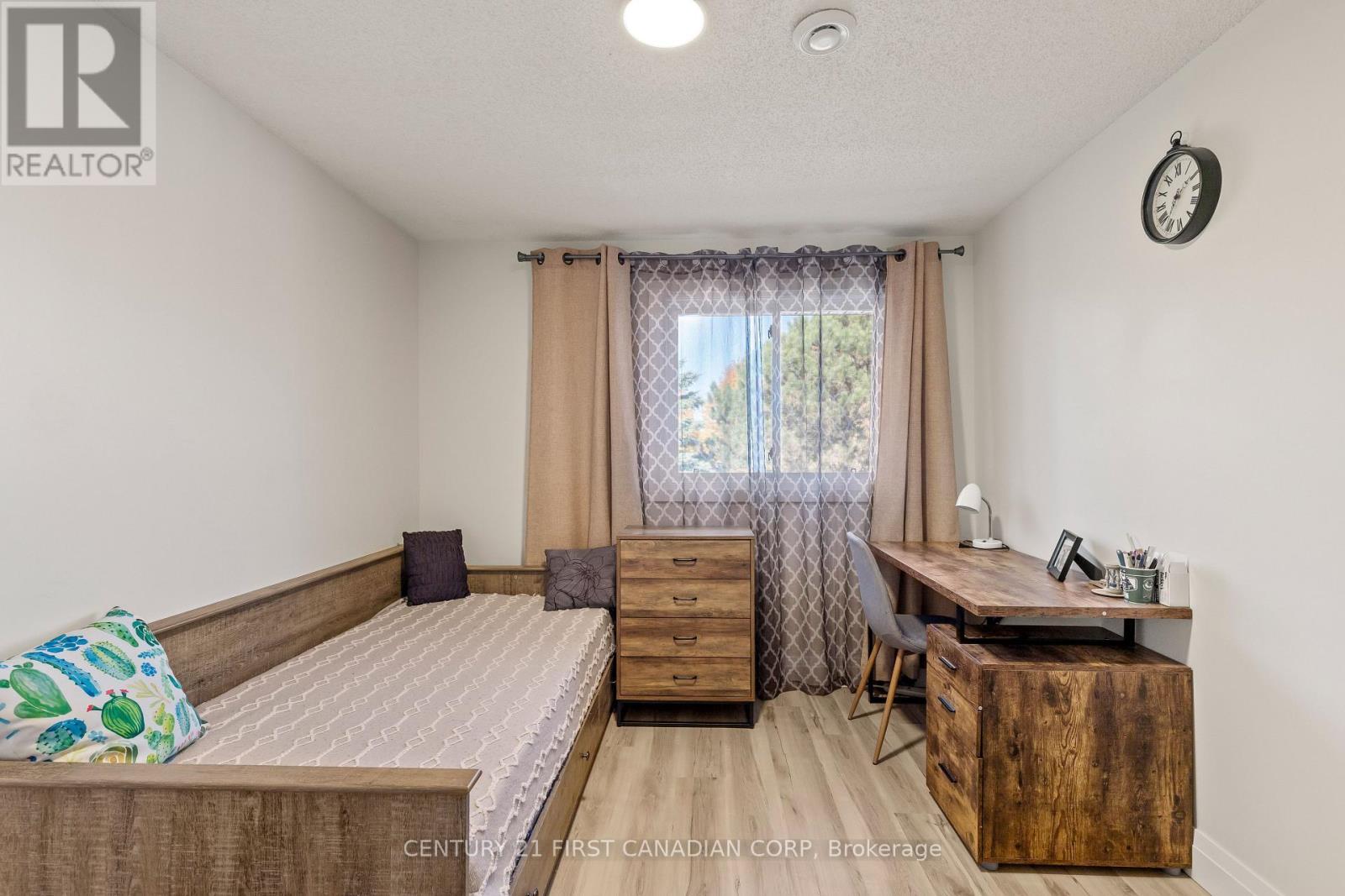 53 - 355 Sandringham Crescent, London South (South R), ON - Indoor