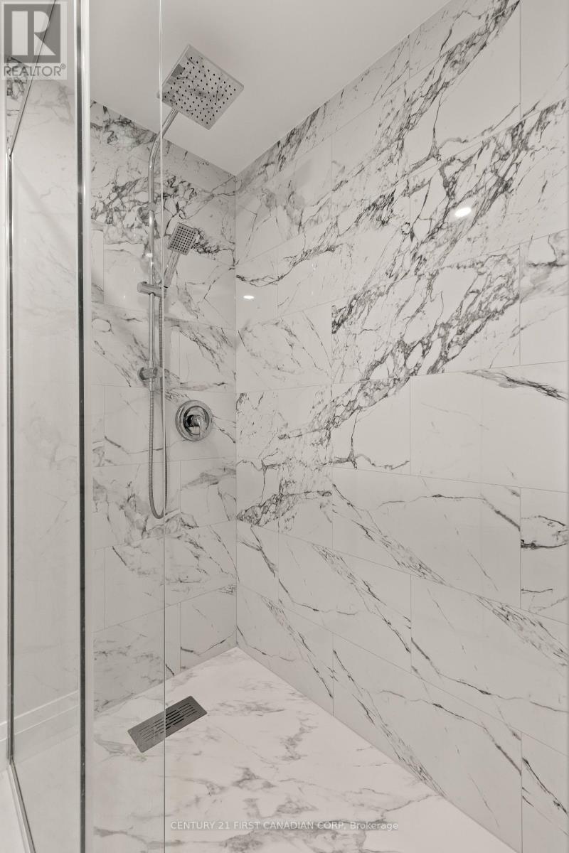 53 - 355 Sandringham Crescent, London South (South R), ON - Photo Showing Bathroom