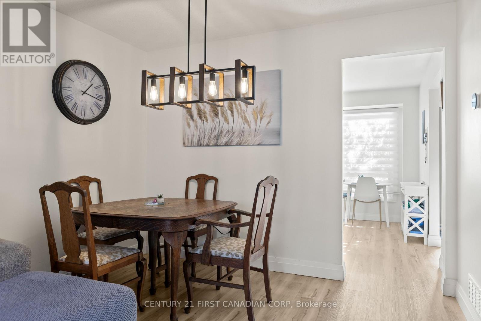 53 - 355 Sandringham Crescent, London South (South R), ON - Indoor Photo Showing Dining Room