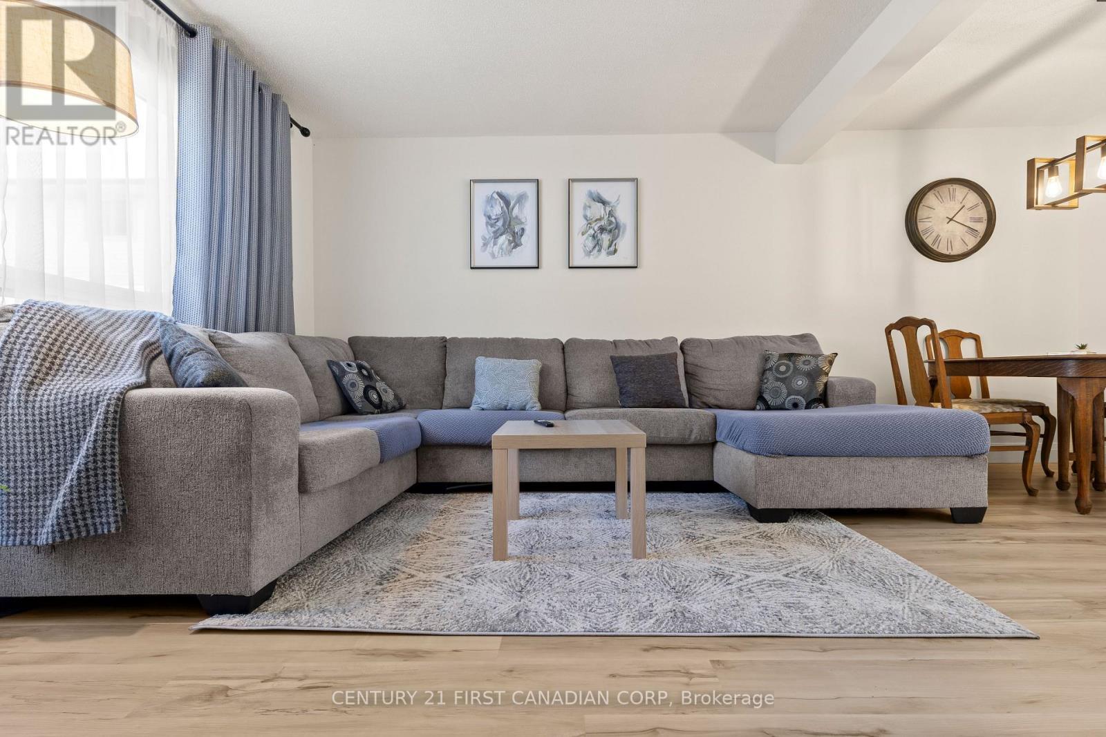 53 - 355 Sandringham Crescent, London South (South R), ON - Indoor Photo Showing Living Room
