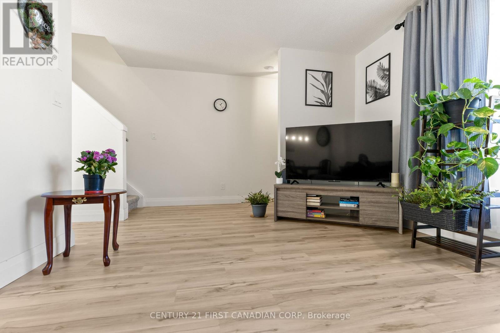 53 - 355 Sandringham Crescent, London South (South R), ON - Indoor