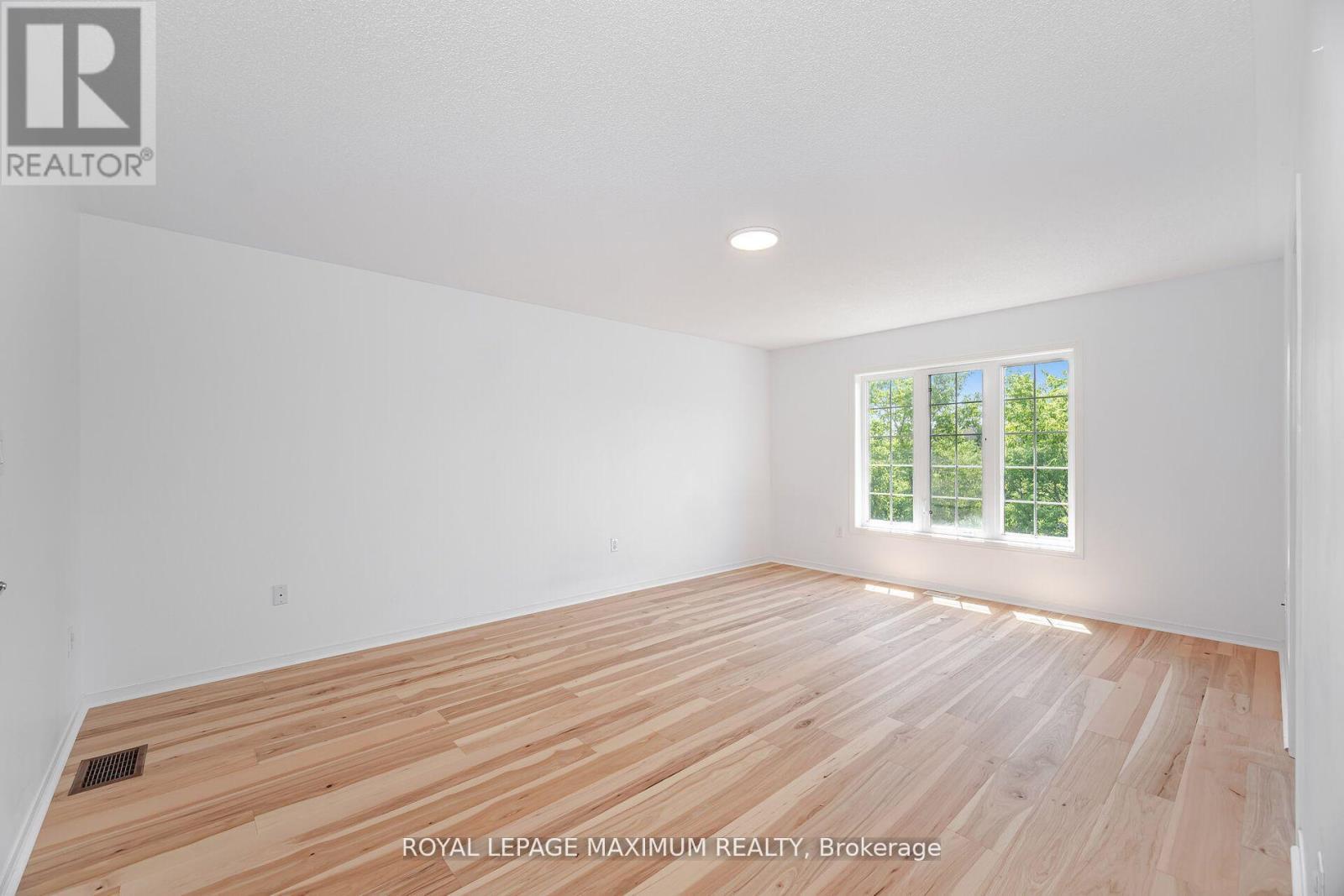 58 Gentile Circle, Vaughan, ON - Indoor Photo Showing Other Room