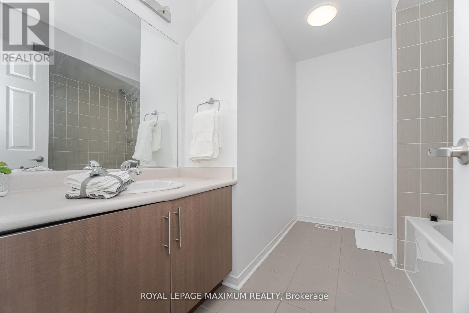 58 Gentile Circle, Vaughan, ON - Indoor Photo Showing Bathroom