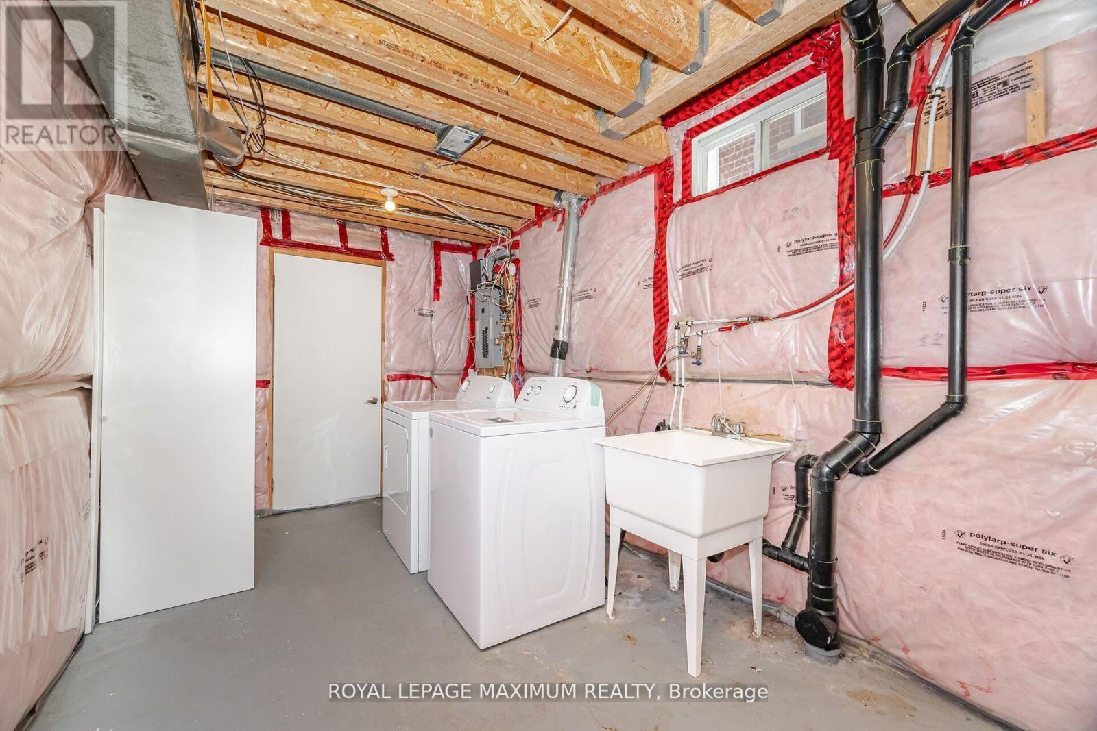 58 Gentile Circle, Vaughan, ON - Indoor Photo Showing Laundry Room