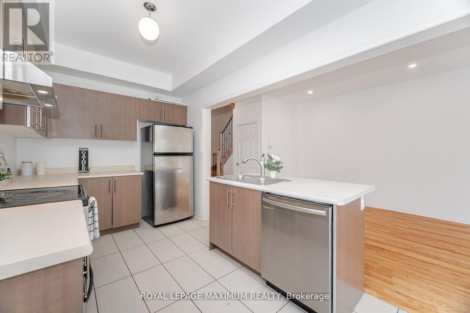 58 Gentile Circle, Vaughan, ON - Indoor Photo Showing Other Room