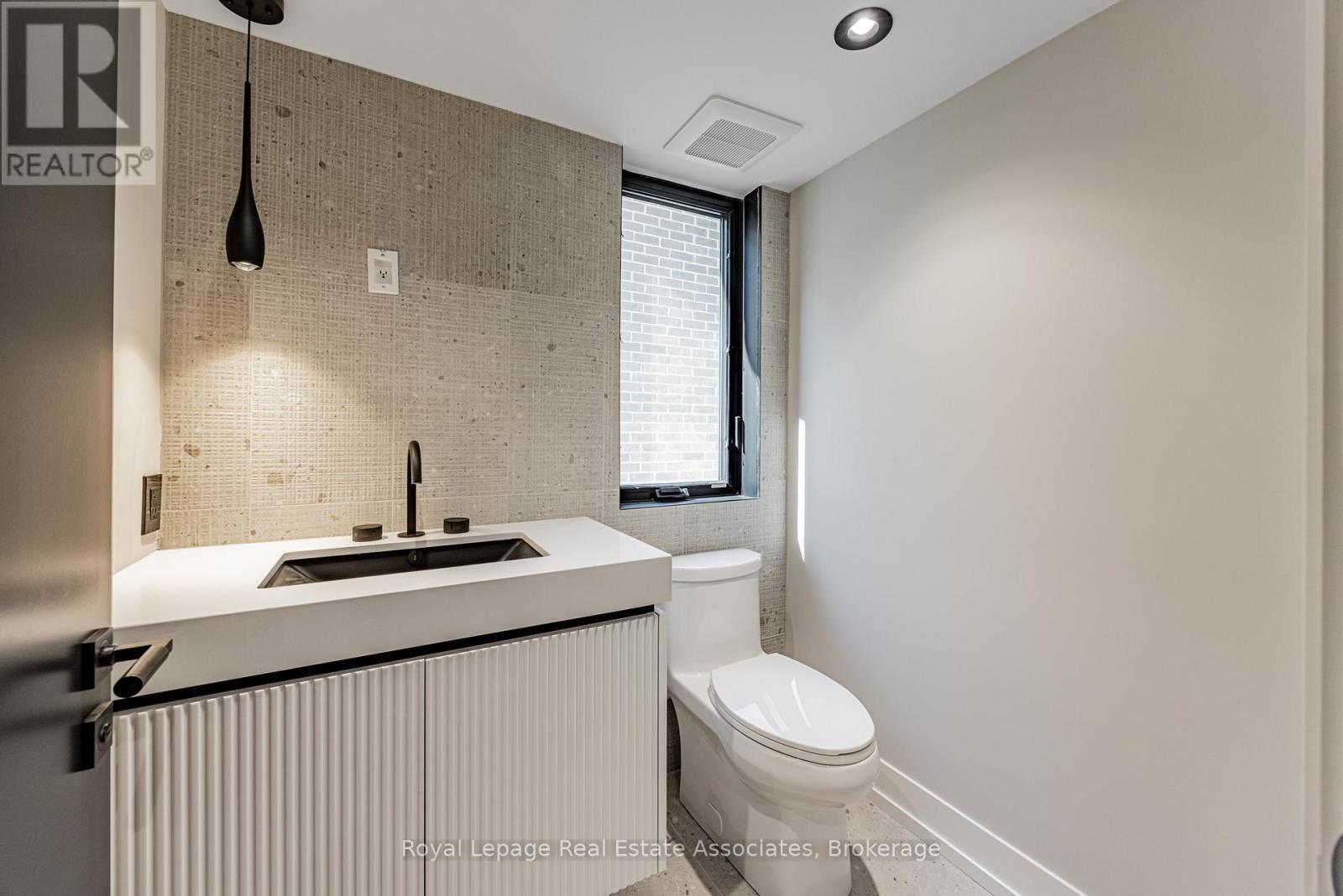 953 Halliday Avenue, Mississauga, ON - Indoor Photo Showing Bathroom