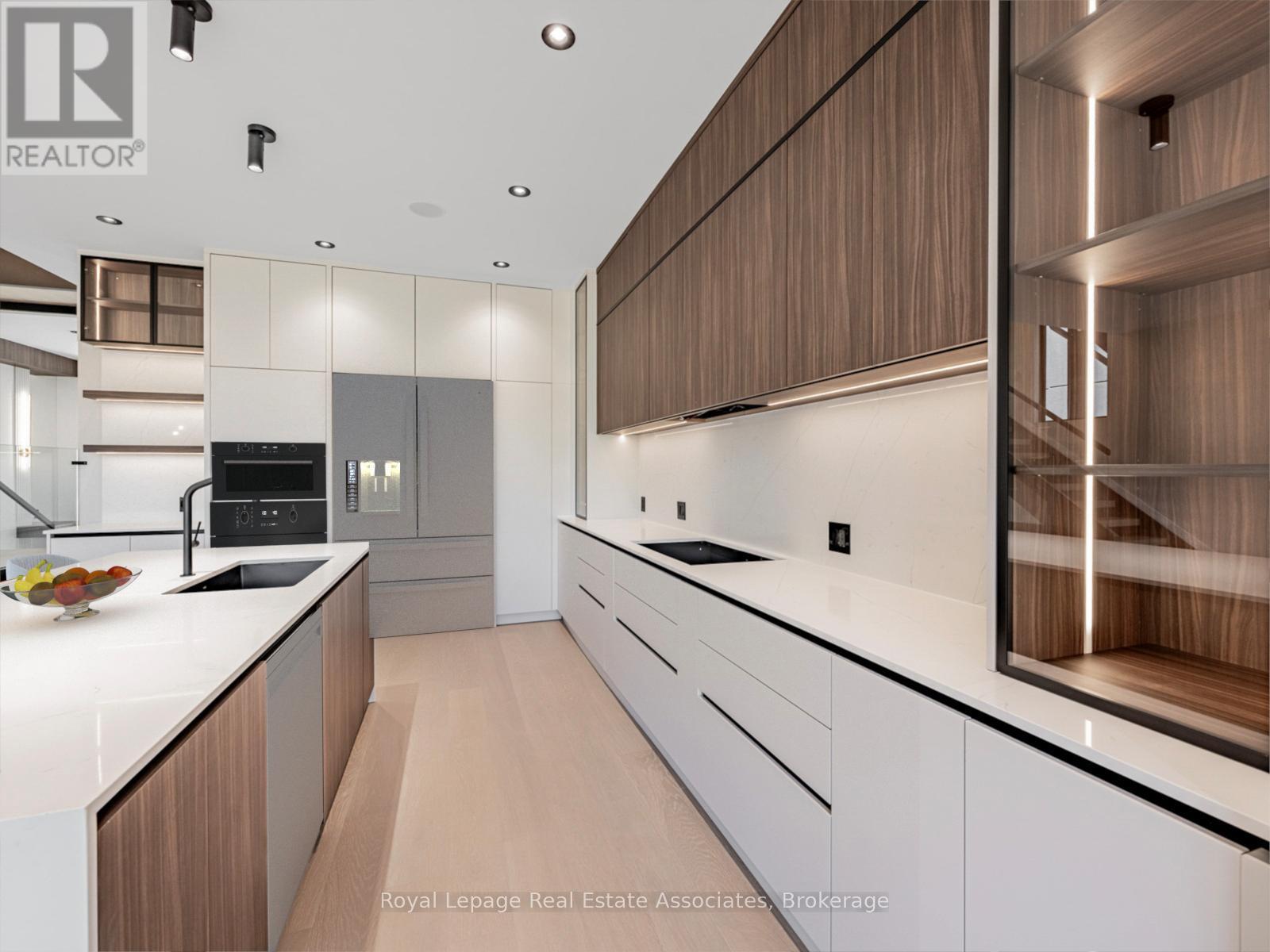 953 Halliday Avenue, Mississauga, ON - Indoor Photo Showing Kitchen
